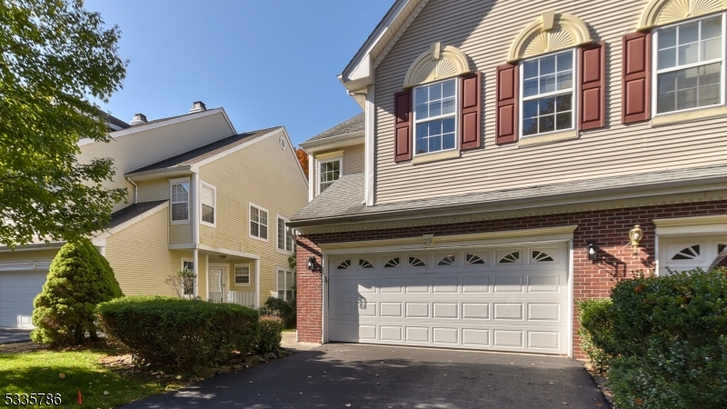 219 Warbler Dr Property Photo 1