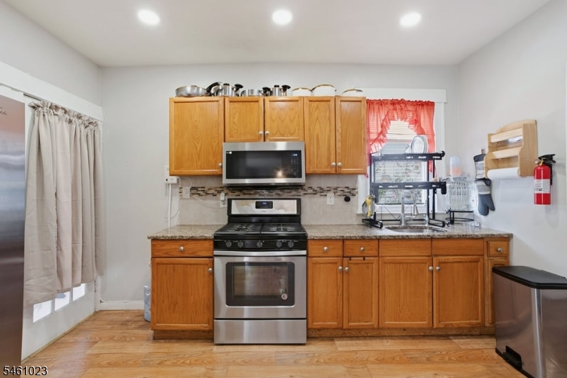159 Brook Ave Property Photo 10
