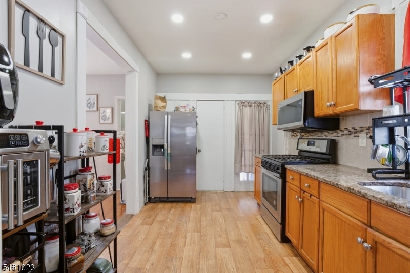 159 Brook Ave Property Photo 11