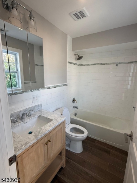 111 E 22nd St 201 Property Photo 16