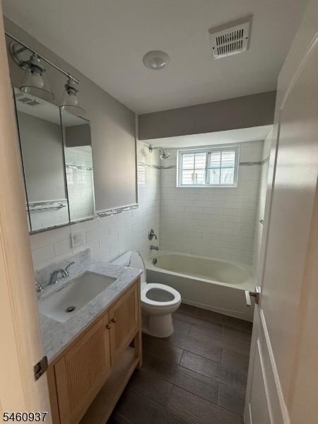 111 E 22nd St 201 Property Photo 17
