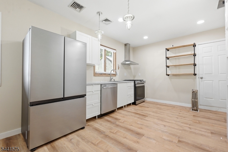 64 Conover Ave Property Photo 6