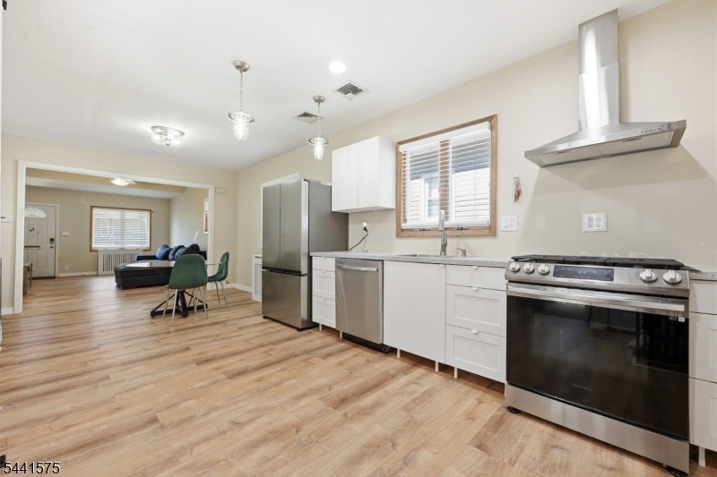 64 Conover Ave Property Photo 8