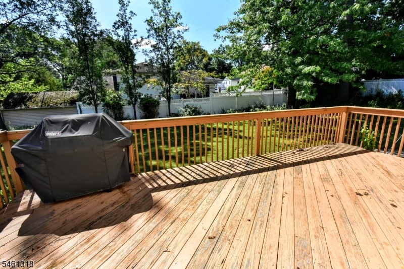 107 2nd St Property Photo 6