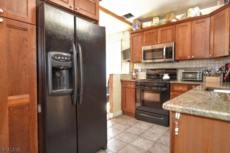 107 2nd St Property Photo 8