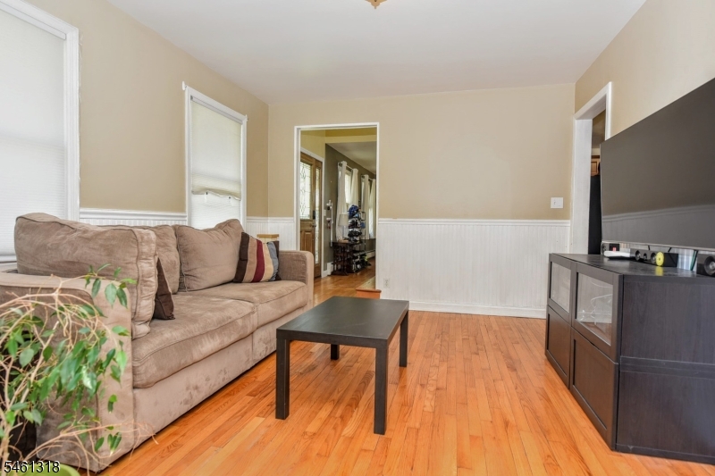 107 2nd St Property Photo 11