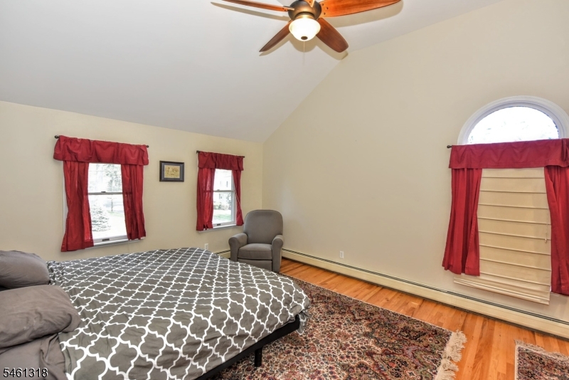 107 2nd St Property Photo 12