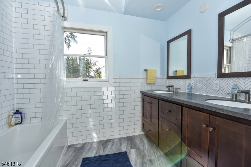 107 2nd St Property Photo 13