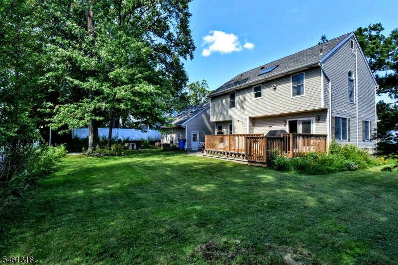 107 2nd St Property Photo 17