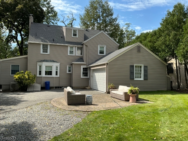 200 Wychwood Rd Property Photo 32