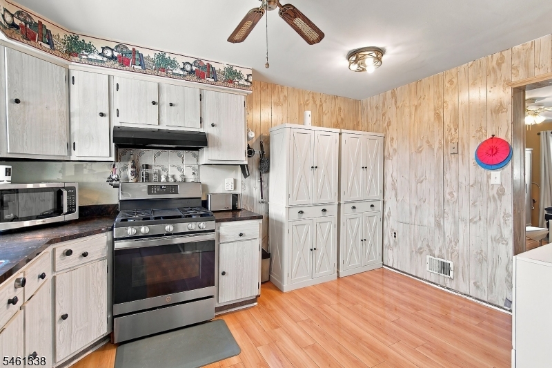 921 Robin Rd Property Photo 6