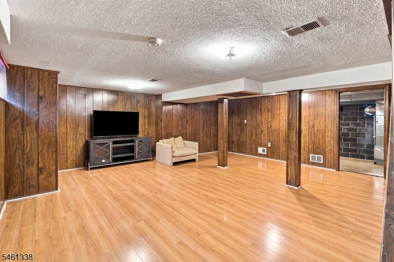 921 Robin Rd Property Photo 12