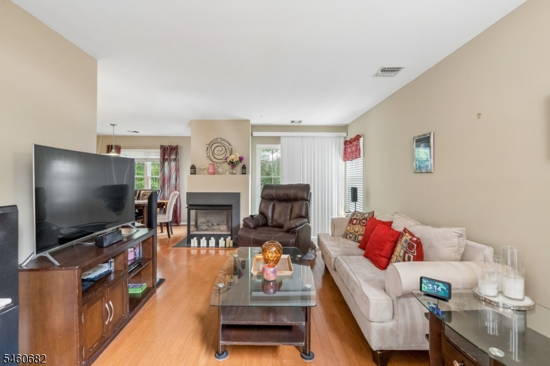 718 Buckland Ct Property Photo 4