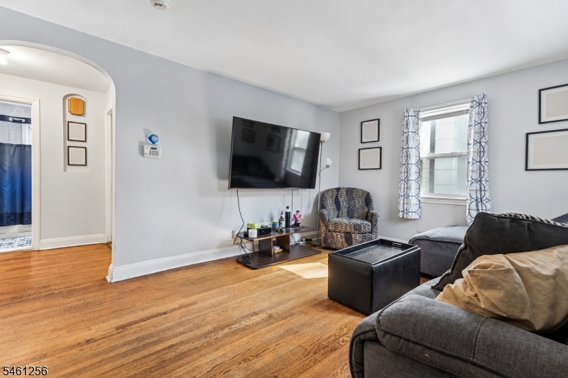274 E Passaic Ave Property Photo 4