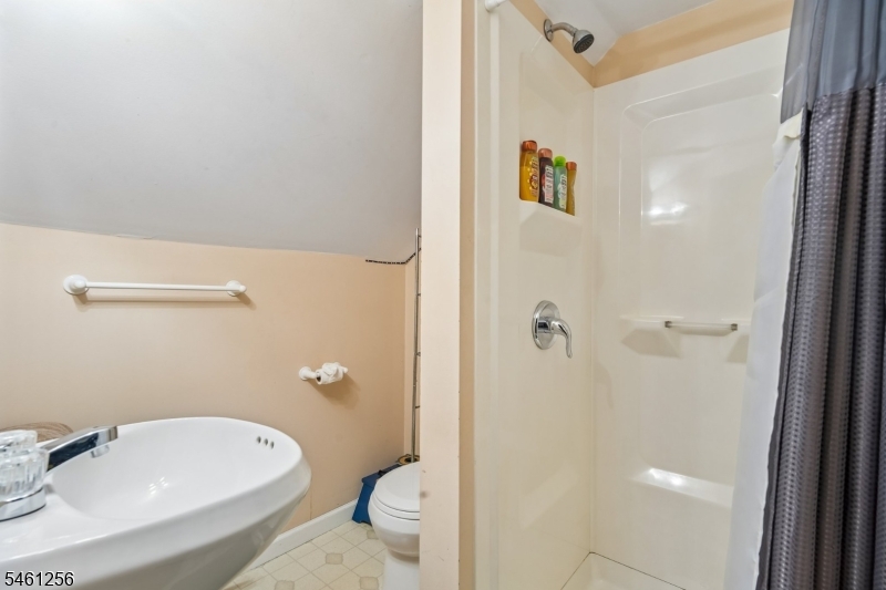 274 E Passaic Ave Property Photo 11