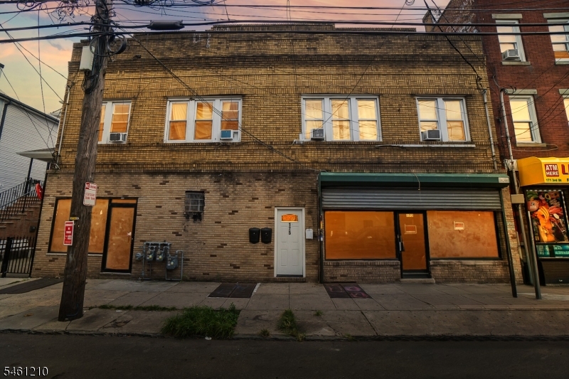 173 3rd St Property Photo 1