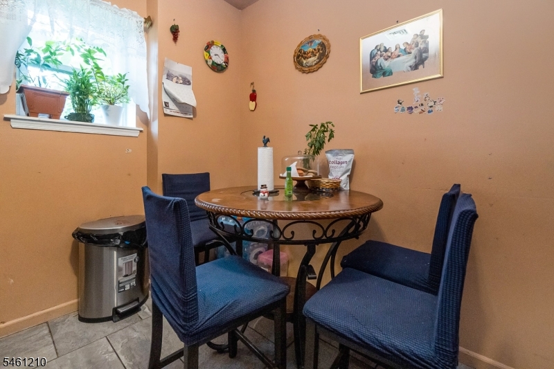 173 3rd St Property Photo 8
