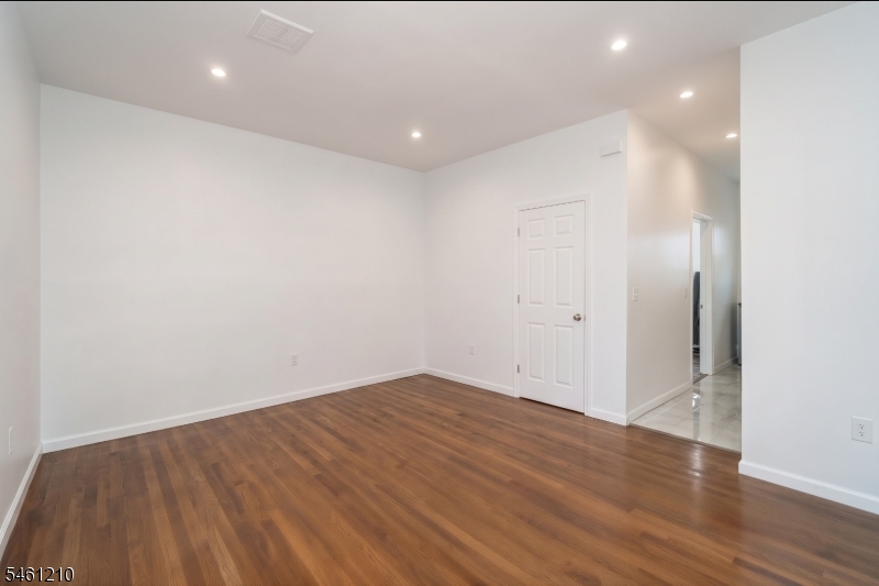 173 3rd St Property Photo 16