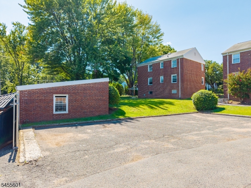 445 Morris Ave 2a Property Photo 14