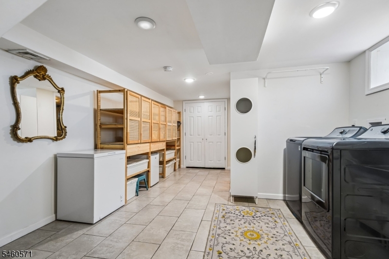 34 Ohio St Property Photo 29