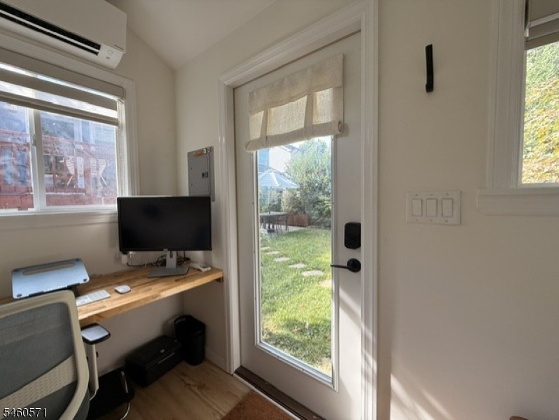 34 Ohio St Property Photo 44