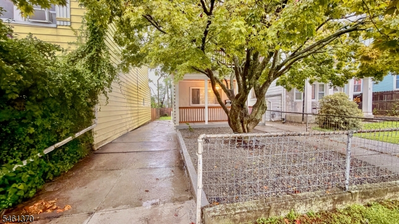 58 Henderson St Property Photo 1