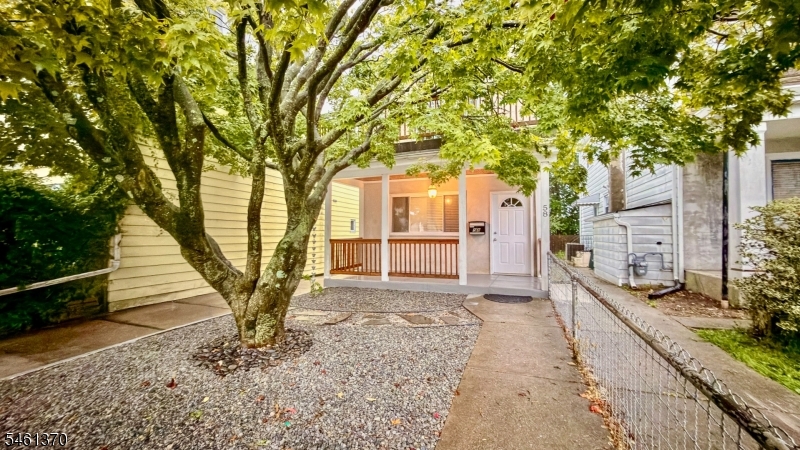 58 Henderson St Property Photo 3