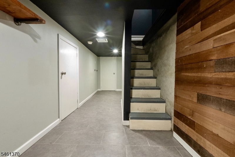 58 Henderson St Property Photo 11