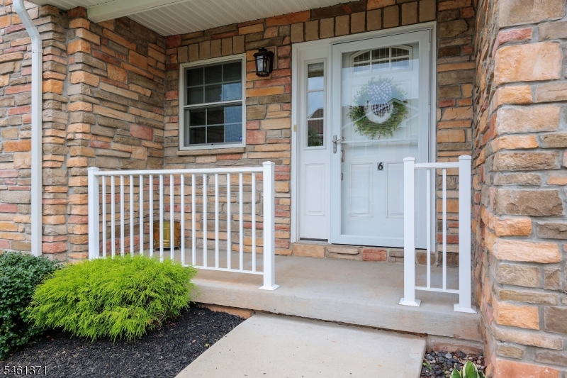 6 Harvey Ct Property Photo 3