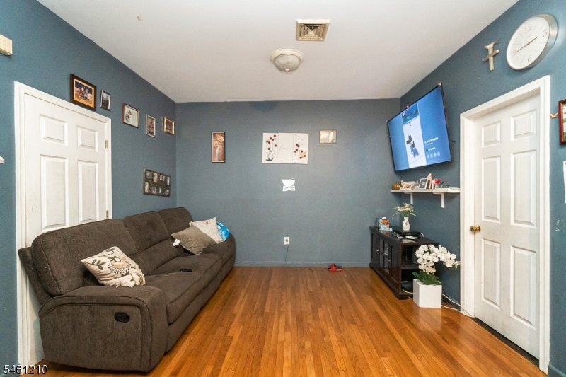 173 3rd St Property Photo 3