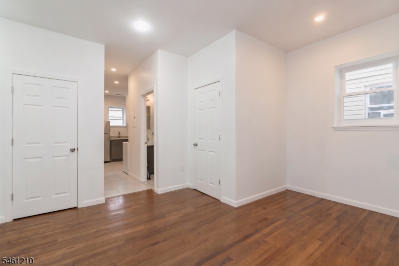 173 3rd St Property Photo 17