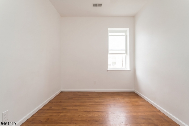 173 3rd St Property Photo 22