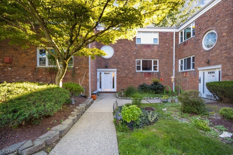 300 Claremont Ave Property Photo 2