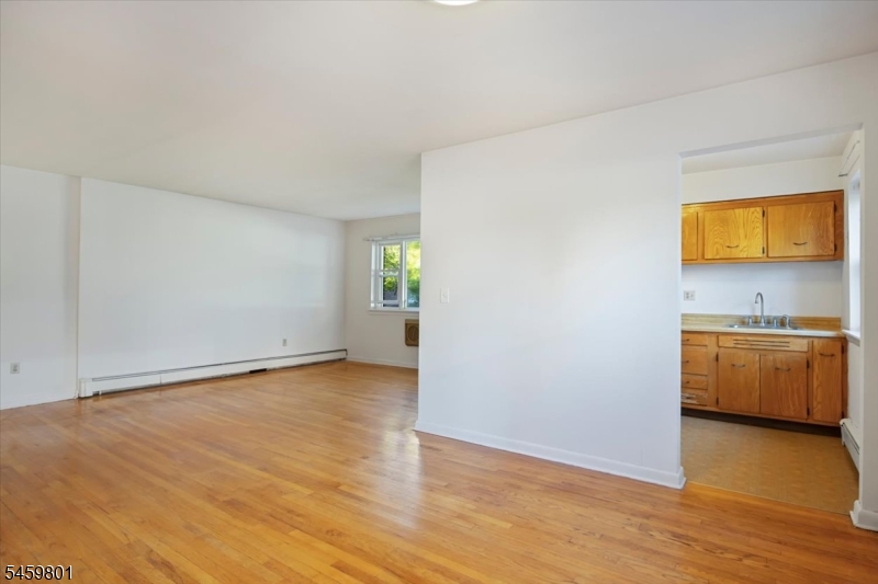 300 Claremont Ave Property Photo 5