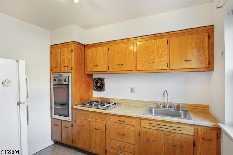 300 Claremont Ave Property Photo 6