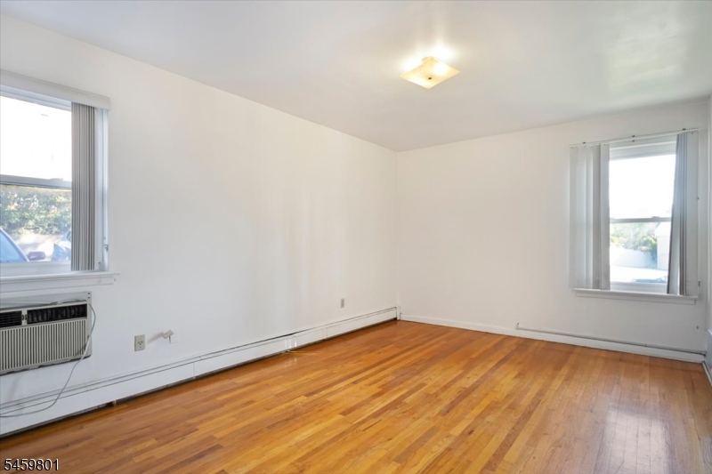 300 Claremont Ave Property Photo 10