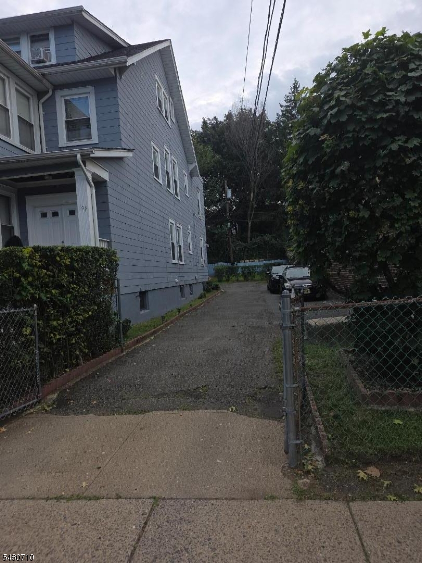 109 Burchard Ave Property Photo 3