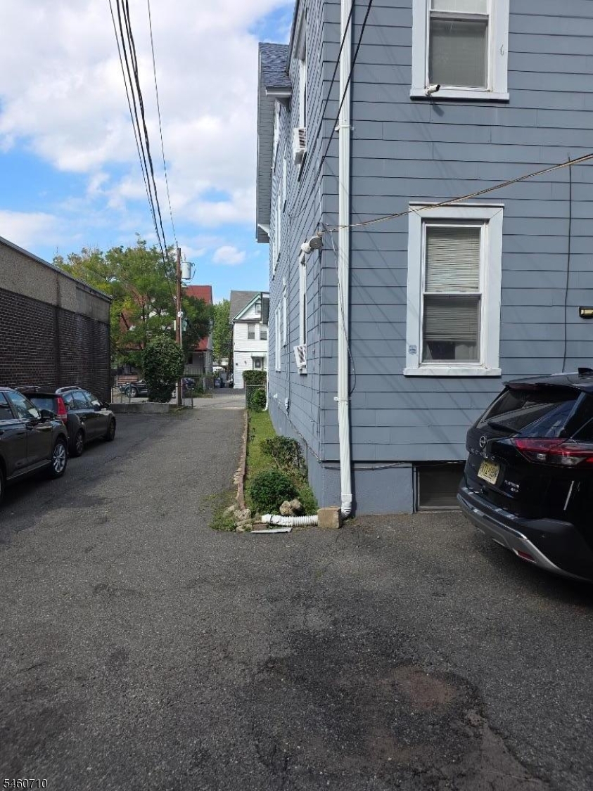 109 Burchard Ave Property Photo 4
