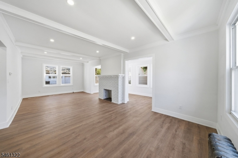 66 Girard Pl Property Photo 13