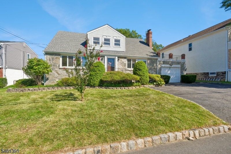55 Myrtle Ave Property Photo 1