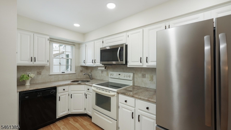 109 Alexandria Way Property Photo 7