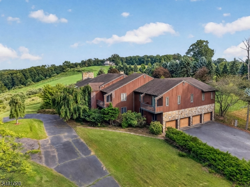 8 Springhill Road Property Photo 1