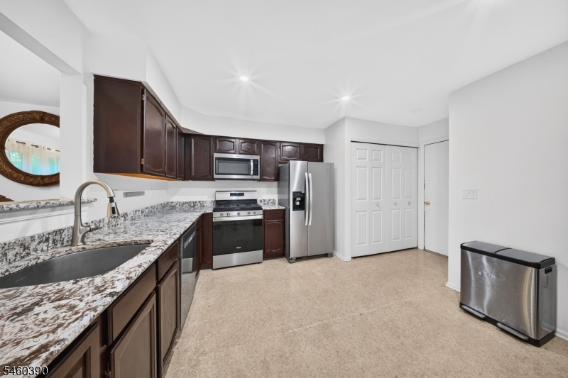 702 Porter Way West Property Photo 10