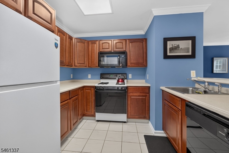 864 Honeybrook Cir Property Photo 8