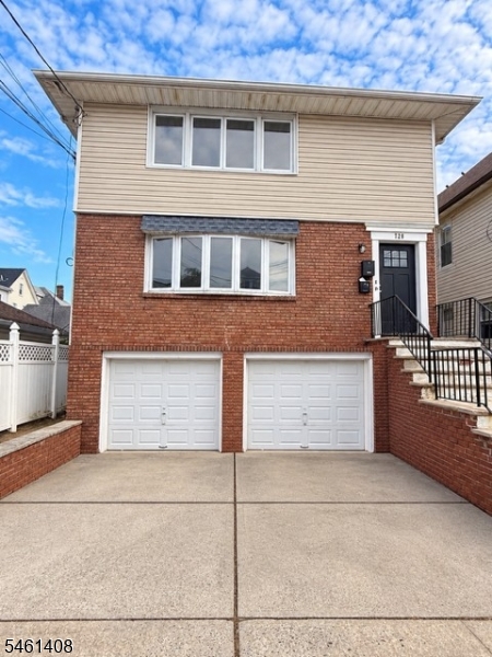728 Eaton St Property Photo 1