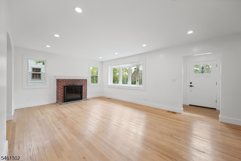 34 Howard St Property Photo 4