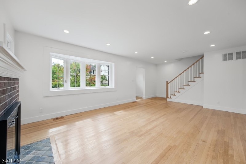 34 Howard St Property Photo 5