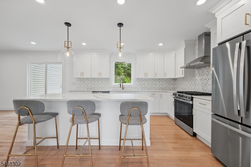 34 Howard St Property Photo 6