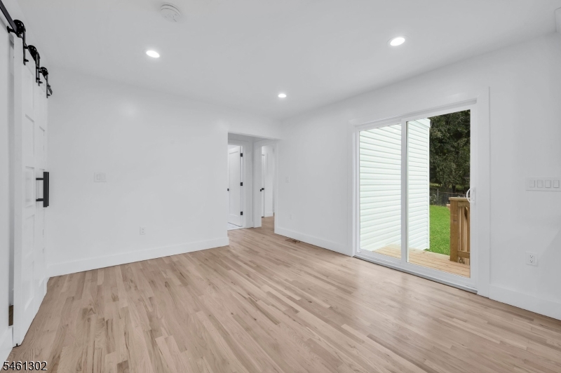 34 Howard St Property Photo 10