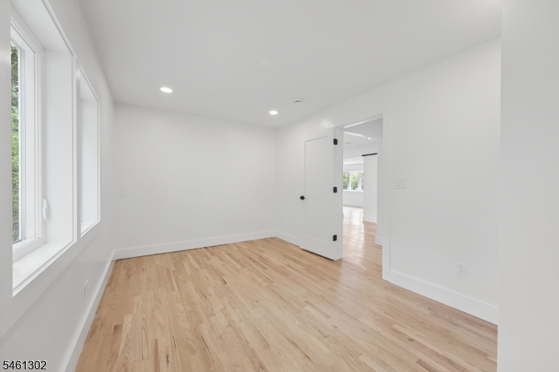 34 Howard St Property Photo 12